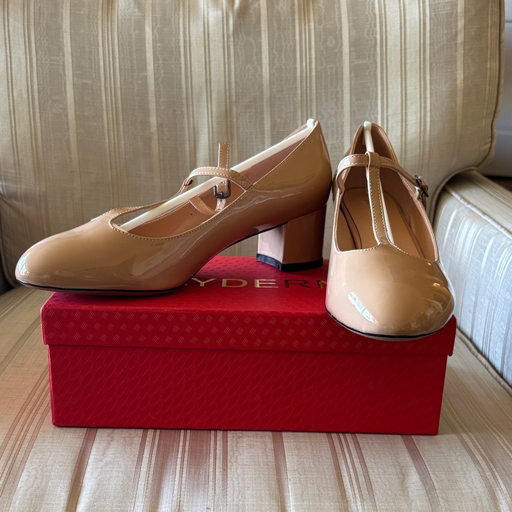 Chic Tan Mary Jane Heels